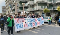 LA MANIFESTAZIONE/ Oggi il corteo di protesta: smantellamento degli impianti e riconversione
