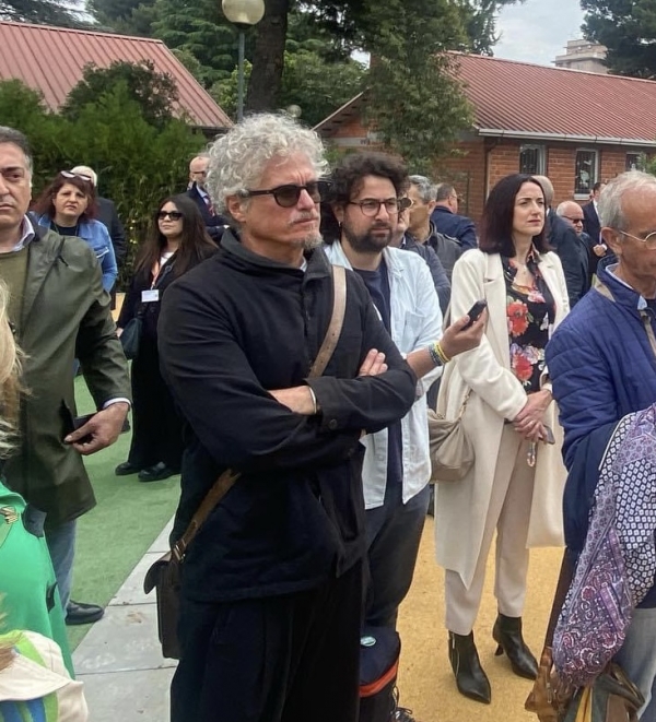 VICINANZE/ Nicolò Fabi all’inaugurazione del parco dei Tamburi dedicato a Lulu’ la figlia scomparsa. “Taranto mi commuove”