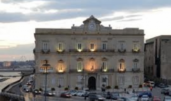 BUFERA SUL COMUNE DI TARANTO / Ricorso al TAR contro lo scioglimento del Consiglio, a presentarlo 3 ex assessori e 3 ex consiglieri