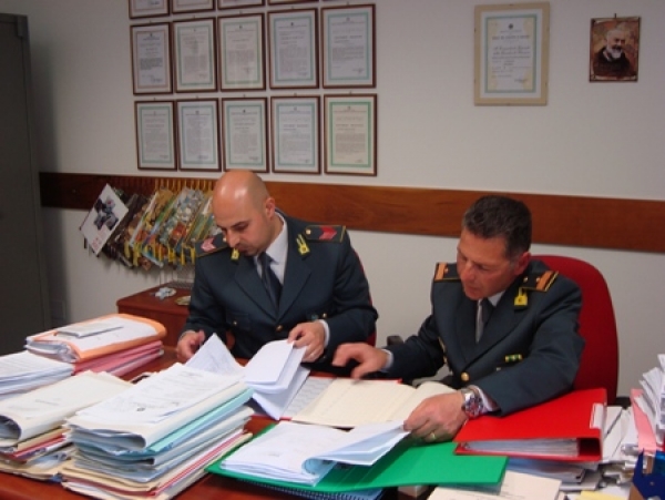 MANDURIA - SCOPERTA DALLA GUARDIA DI FINANZA FRODE FISCALE COMPIUTA ATTRAVERSO FALSE SPONSORIZZAZIONI SPORTIVE. ACCERTATO GIRO DI FALSE FATTURAZIONI PER 300 MILA EURO. QUATTRO PERSONE DENUNCIATE ALL’AUTORITA’ GIUDIZIARIA.