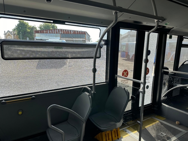 VANDALI A TARANTO/ I sindacati: sassi contro i bus? Immediato stop del servizio