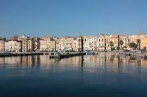 Taranto/ Città Vecchia: problemi e soluzioni. Se n’è parlato con tre architetti al Rotary Club Taranto Magna Grecia
