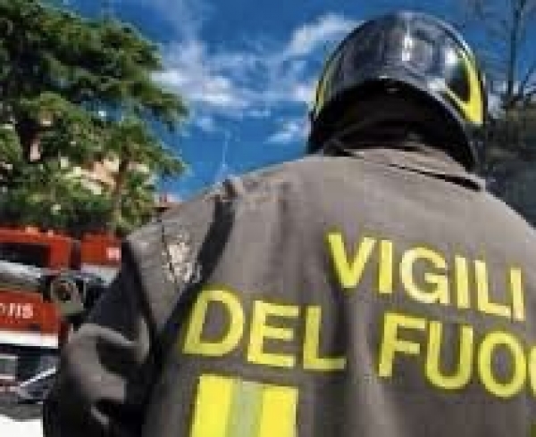 ALLARME A TARANTO/ A fuoco bus che trasportava lavoratori dell’ex Ilva: nessun ferito