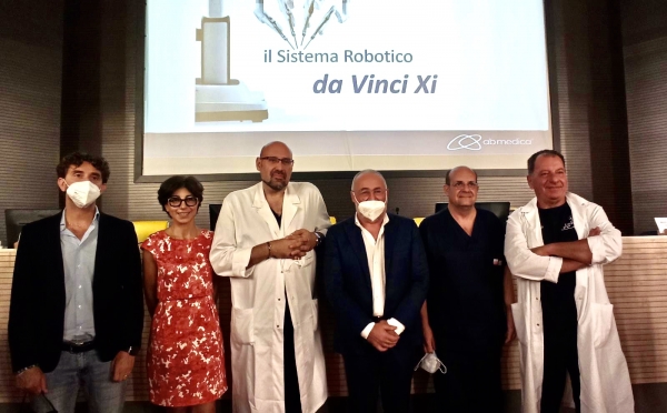 SANITÀ/ È giunto a Taranto il robot per la chirurgia mini-invasiva, costo 9 milioni, renderà gli interventi più sicuri ed efficaci