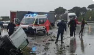 BILANCIO PESANTISSIMO/ Ancora un incidente sulla statale 100: muoiono una donna e il figlio di 12 anni