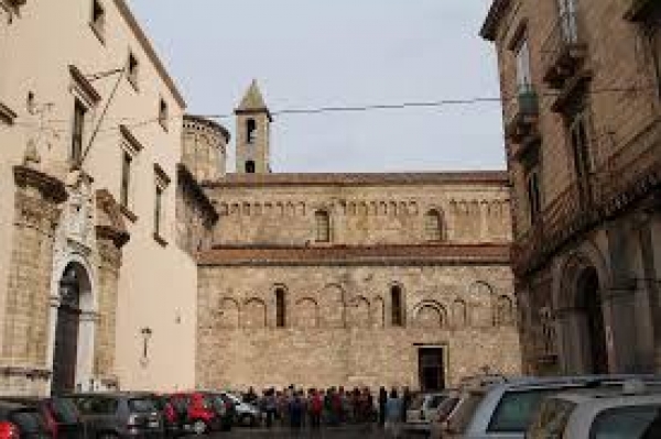 Taranto/ l&#039;Arcidiocesi restaura palazzo di sua proprietà in Città vecchia: oggi la benedizione di mons.Santoro