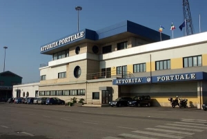 BATTUTA D’ARRESTO/ Porto di Taranto, linee container ridotte da 2 a 1, l’Authority “seconda linea tornerà prima dell’estate”