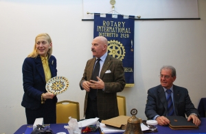 TARANTO - Che fascino quella nostra Maria d’Enghien. Brillante conferenza della prof.ssa Josè Minervini al Rotary Magna Grecia