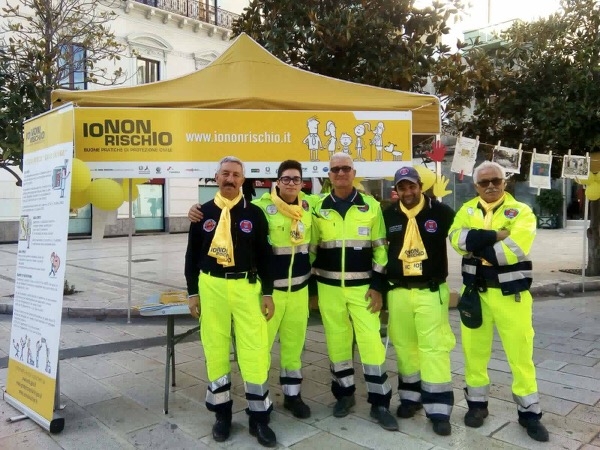 TARANTO/ Buone pratiche di primo soccorso della ASSOCIAZIONE DI PROTEZIONE CIVILE  AMICI DEL SOCCORSO &quot;SANDRO BIAGIOTTI&quot;