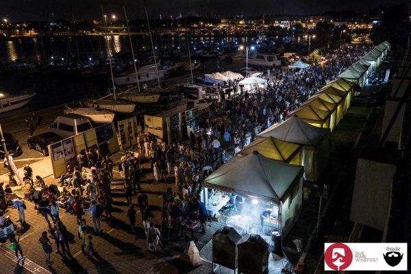 CULTURA - Due Mari Wine Fest, due mari di gente. Quattromila persone si sono riversate al Molo Sant&#039;Eligio nello scorso week end