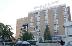 TARANTO - Una bimba di 19 mesi affetta da febbre altissima ricoverata a Bari dopo che l&#039;Ospedale di Taranto avrebbe detto di no .