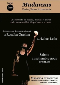 IN SCENA/ Prima replica in Puglia per “Mudanzas” di Rosalba Gravina, poesia, teatro, musica e azione sulla vulnerabilità di ogni essere errante