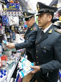 IL BLITZ/ La Gdf di Taranto sequestra 97mila prodotti pericolosi per la salute