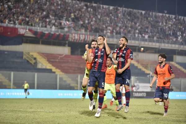 CALCIO/ Taranto, Antonini e Kanoute regalano i primi tre punti ai rossoblù. Drammatico post partita   