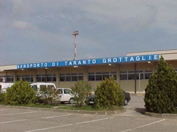 Le Associazioni pro Aeroporto Taranto-Grottaglie &quot;Perchè non dirottare a Taranto alcuni voli Rayanair? Perchè la Regione continua a sbarrarci il passo?&quot;