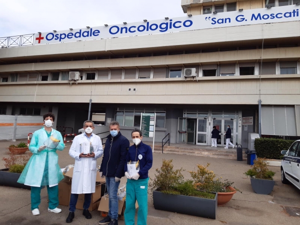CORONAVIRUS/L’ospitalità si trasforma in solidarietà: succede allo  Sprar di Taranto che dona 120 visiere al personale medico e infermieristico del Moscati