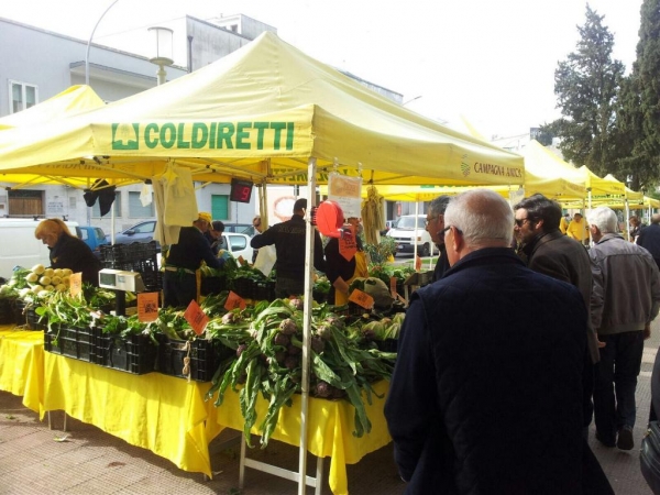 COLDIRETTI - Le famiglie tarantina consumano sempre più ortofrutta a Km0. Continua il successo per l&#039;iniziativa &quot;Campagna Amica&quot;