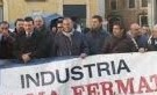 TARANTO- INDOTTO ILVA/ Il Governo dice no al Fondo di Garanzia. Fra le aziende monta la protesta. Possibile la messa in libertà dei lavoratori.