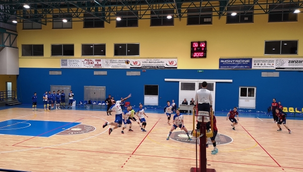 Pallavolo/ La Erredi Volley vince in casa con un secco 3-0 e conserva la terza posizione. Decisive le prossime due trasferte consecutive a Casarano e Massa Na, seconda in classifica.