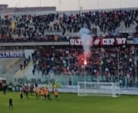 CALCIO/ I rossoblù battono 3-2 il Catania grazie a un gol di Bellocq al fotofinish