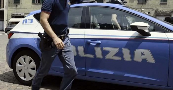 ALL’ALBA IL BLITZ DELLA POLIZIA/ Vicolo della Città vecchia di Taranto trasformato in bazar della droga : dodici arresti