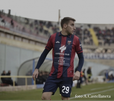 CALCIO/ Il Taranto torna con un punto da Torre del Greco, decisivo il gol del pareggio di Zonta