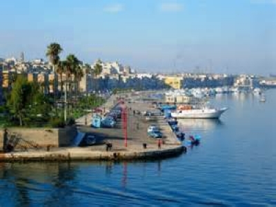 TURISMO/ Taranto, finalmente arrivano i turisti. Occorre tuttavia cambiare mentalità, dei cittadini ma anche del pubblico.