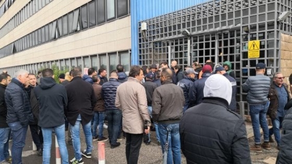 LA VERTENZA/ Pagato da ArcelorMittal  il 50 per cento dello stipendio di dicembre, i lavoratori di Giove sospendono lo sciopero