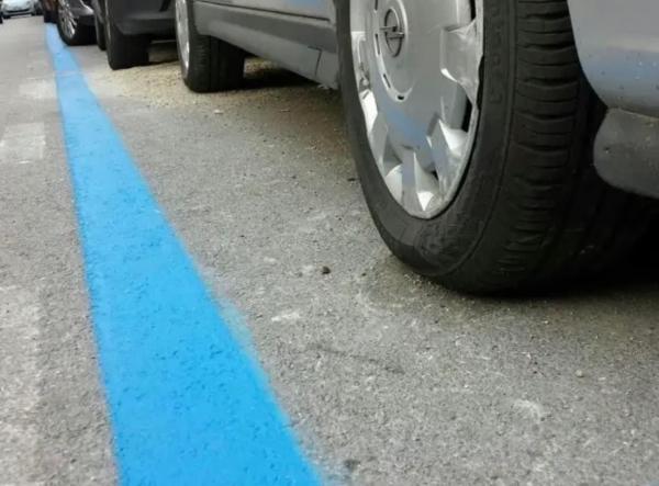 PARCHEGGI/ “Strisce blu” a Taranto: per favorire sosta breve sospesi abbonamenti agevolati. Reperite nuove aree