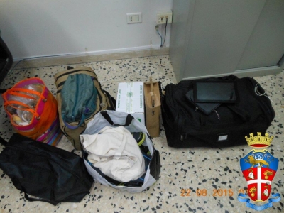 Taranto: Ruba le valige dall’autovettura di due turisti, arrestato dai Carabinieri.
