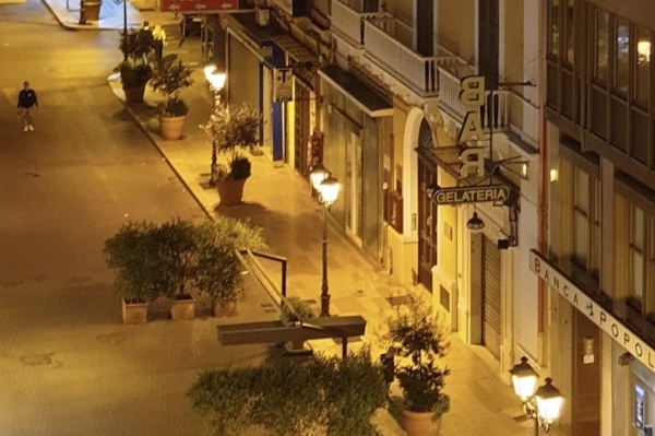 L’ORDINANZA/ A Taranto negozi chiusi dalle 18 e nel fine settimana chiuse anche le vie del centro e le principali piazze della città