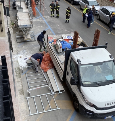 INCIDENTE SUL LAVORO/ Crolla ponteggio a Taranto: ferito un operaio