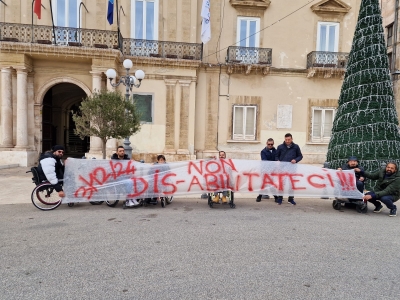 GIORNATA PERSONE CON DISABILITÀ/Taranto presente. &quot;Non Dis-abilitateci”, non impedite di muoverci, non siamo persone disabili ma disabilitate