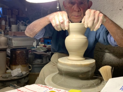 MANCANZE/Addio a Carmelo Vestita, maestro ceramista di Grottaglie, le sue mani creavano bellezza