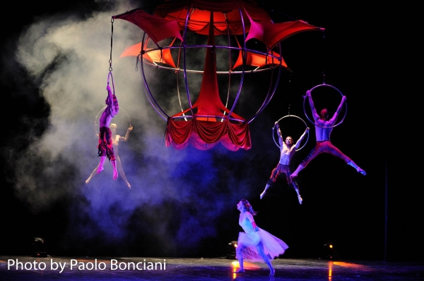 L’EVENTO/  Il 1 gennaio in piazza Della Vittoria la grande sfera di “Meraviglia”,  il successo mondiale degli Acrobati Sonics