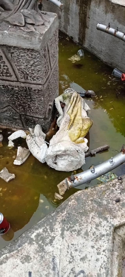 LA CITTÀ CHE NON VOGLIAMO/ Fatta a pezzi la fontana di piazza Bettolo, a Taranto