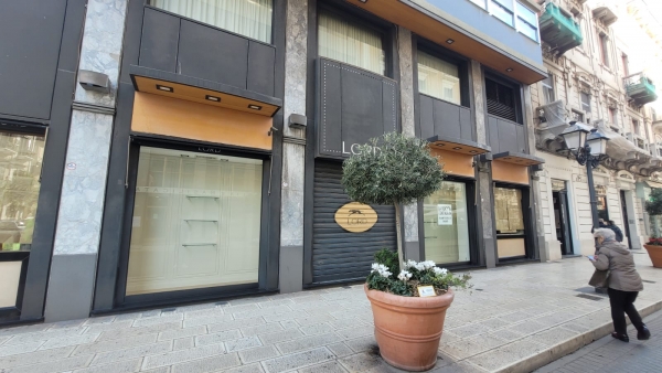 COMMERCIO/ Chiude lo storico negozio Lord nel centro di Taranto