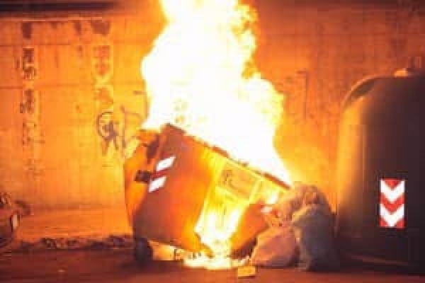 NO BOTTI/ Ordinanza del sindaco di Taranto: divieto e sanzioni fino a 500 euro