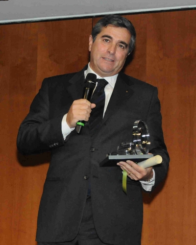 OSCAR DI BILANCIO 2013 ALLA BCC SAN MARZANO:IL DIRETTORE EMANUELE DI PALMA (nella foto durante la cerimonia di consegna a Milano): «UN PREMIO CHE DEDICHIAMO A TARANTO»