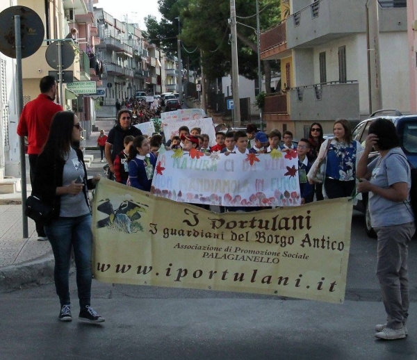 L&#039;INIZIATIVA - Palagianello, in marcia per la difesa dell&#039;ambiente. Un corteo per le vie cittadine degli istituti scolastici di Mottola, Palagiano, Palagianello e Castellaneta