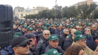 Monopoli/Scendono in Piazza gli agricoltori per il sequestro di un Ulivo affetto, secondo la Procura, da Xilella.