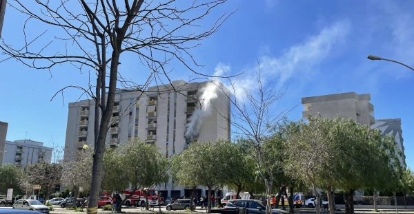 PAURA A TARANTO/ Fiamme in uno stabile del quartiere Tramontone