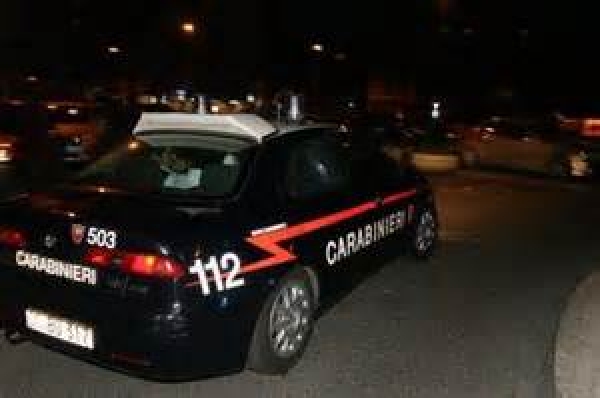 CRONACA NERA/I Carabinieri hanno proeeduto all&#039;arresto di due uomini: a Crispiano per evasione e furto di autovettura, a Lizzano per violenza, minaccia e porto abusivo di armi.