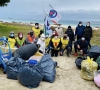 DOMENICHE ECOLOGICHE/ La squadra di Assonautica al lavoro, grandi pulizie sulla spiaggia di Praia a Mare..