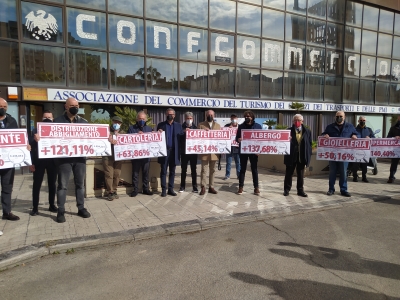 EMERGENZE/ Flashmob di Confcommercio Taranto contro il caro bollette, “situazione drammatica, servono azioni strutturali”