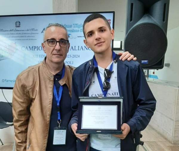 CAMPIONATI NAZIONALI DI ITALIANO/ Vince Paolo Pichierri, del liceo De Sanctis Galilei di Manduria