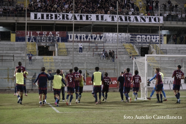 TARANTO CALCIO/ Giorni di attesa sul futuro societario: previsto per oggi incontro con Campbell e domenica c&#039;è la Turris