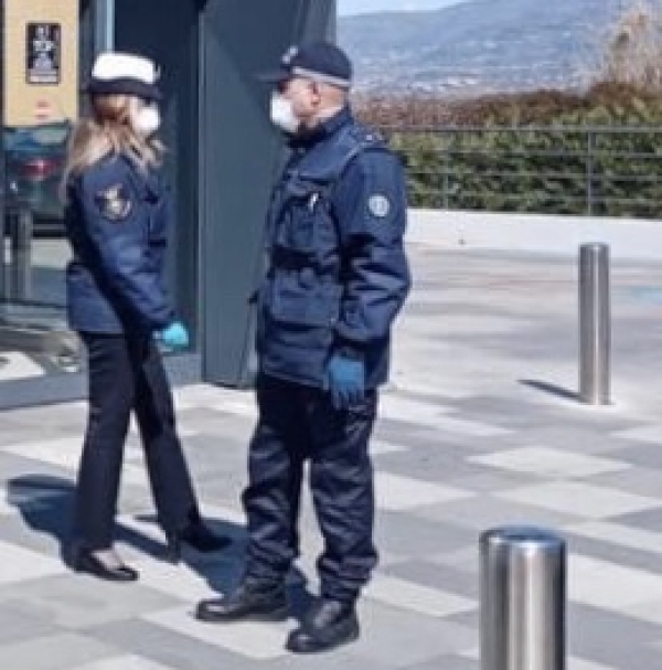 CORONAVIRUS/ Su segnalazione della Polizia locale il prefetto di Taranto dispone la chiusura per 5 giorni di un supermercato all’interno del quale non veniva rispettata la distanza di sicurezza