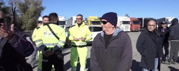 EX ILVA-TARANTO/ &quot;Le nuove regole ci penalizzano&quot;. Riesplode la protesta degli autotrasportatori