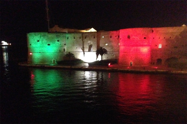 CORONAVIRUS/ Da questa sera il Castello Aragonese di Taranto si illumina di tricolore